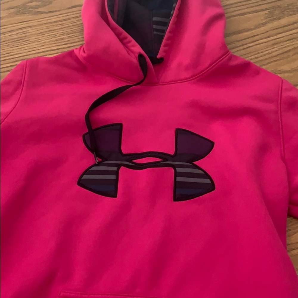 Under Armour sweat shirt